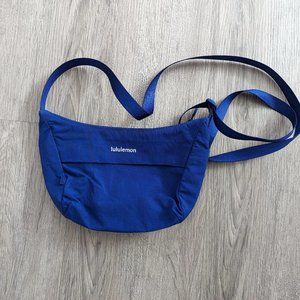 NWOT Lululemon sling crossbody bag in larkspur